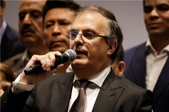 Mexikos Außenminister Marcelo Ebrard will im internen Wettbewerb der Regierungspartei als Präsidentschaftskandidat nominiert werden.