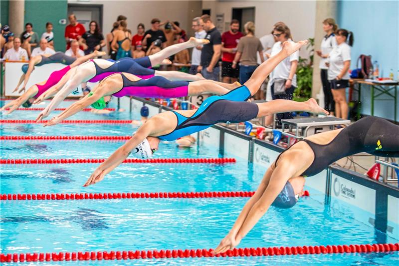 Mia-Friederike Kreibohm (2. v. re.) vom MTV Goslar holte fünfmal Gold im Jahrgang 2009 und ist damit erfolgreichste Schwimmerin aus dem Landkreis. Foto: Schenk