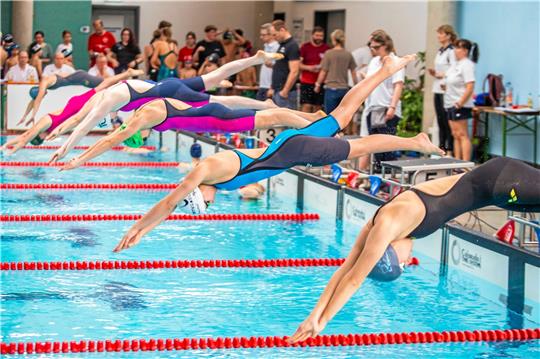 Mia-Friederike Kreibohm (2. v. re.) vom MTV Goslar holte fünfmal Gold im Jahrgang 2009 und ist damit erfolgreichste Schwimmerin aus dem Landkreis. Foto: Schenk