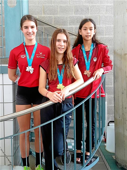 Mia Kreibohm, Isabella Janitzki und Marissa Röttger (v. li.) gehören zu den Medaillensammlerinnen des MTV Goslar bei den Meisterschaften in Braunschweig. Foto: Privat