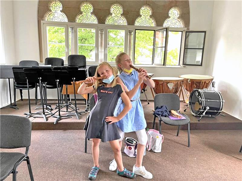 Mia Kretschmer und Luna Weydringer aus Bad Harzburg haben auf ihren Blockflöten überzeugt.