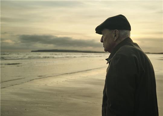 Michael Caine als Bernie Jordan in dem Film «In voller Blüte». Im Alter von 90 Jahren hat der britische Schauspieler sein Karriereende bestätigt.