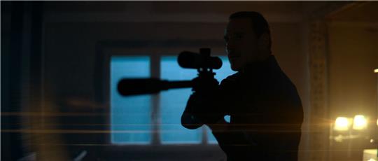 Michael Fassbender ist der Profikiller, dem alles egal ist.