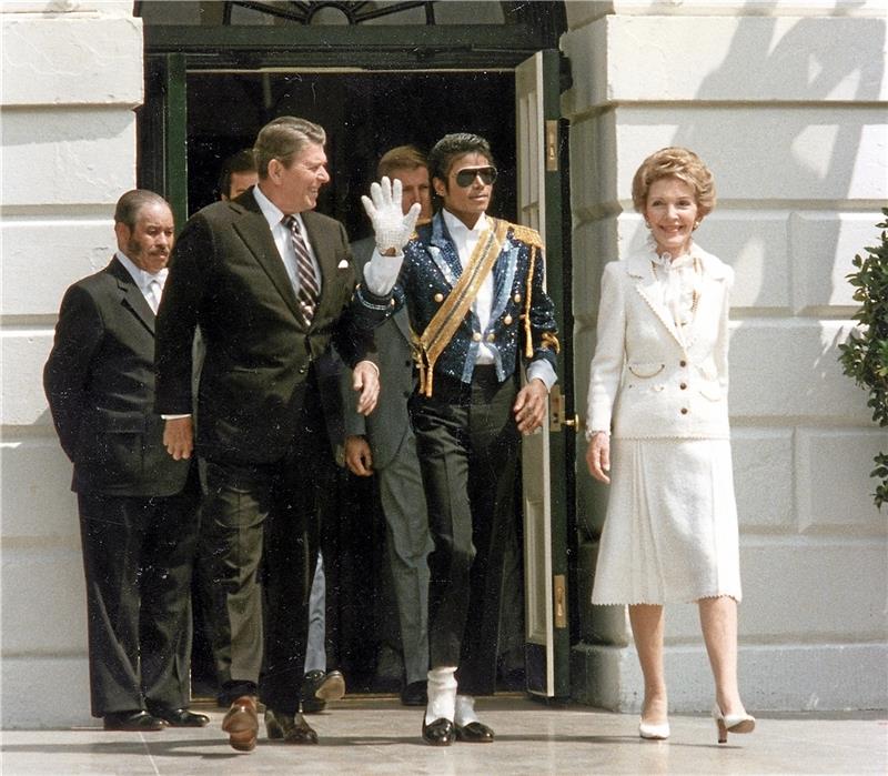 Der „Bullenmarkt“ führt zu den Gewinnen Michael Jackson zu Gast bei den Reagans im Weißen Haus – ohne Moonwalk im Gleichschritt mit dem Präsidenten.