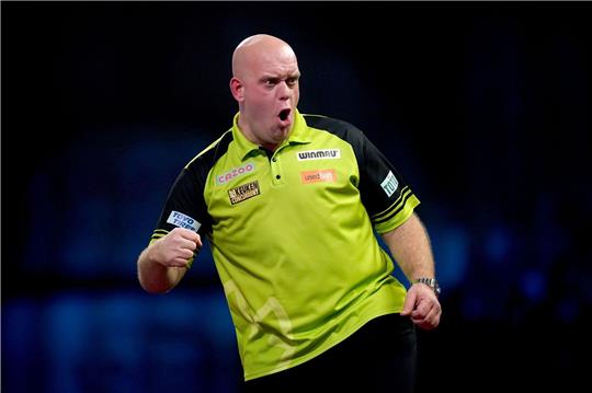Michael van Gerwen jubelt während seines Spiels.
