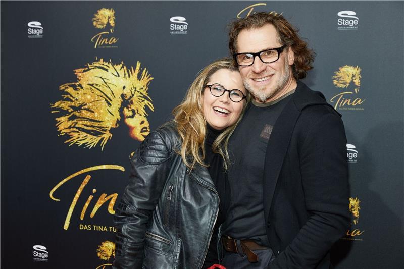 Michaela Schaffrath, Schauspielerin, und Carlos Anthonyo kommen zur Deutschland-Premiere des Musicals «Tina - Das Tina Turner Musical» im Operettenhaus.