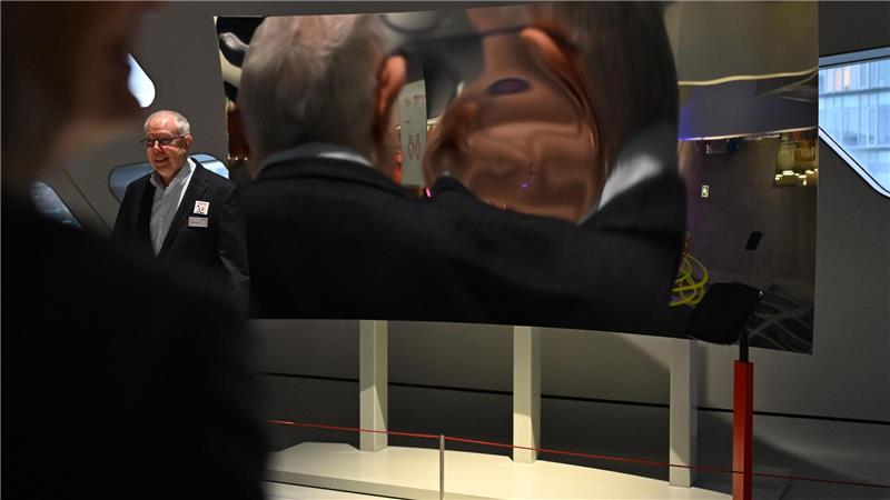 Michel Junge, Geschäftsführer und Direktor des Phaeno, zeigt in dem Wissenschaftsmuseum nach dem Umbau unter anderem rund 200 überarbeitete Exponate.