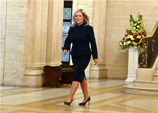 Michelle O'Neill in der Großen Halle des Parlamentsgebäudes in Stormont (bei Belfast).
