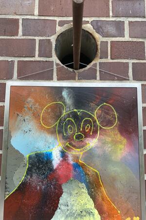Alte Molkerei in Bad Harzburg bietet Raum für Kunst aus Emotionen „Mickey Mouse ist tot“ heißt dieses Bild von Christian Holz.