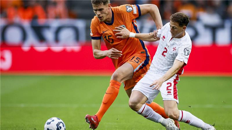 Polen verliert nach Lewandowski-Eklat - Sieg für Österreich Micky van de Ven (links) zählte zu den zahlreichen Torschützen der Niederlande
