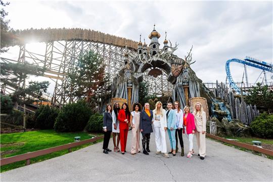 Mignon Kowollik (dritte von rechts) kann nun auch an der Wahl zur "Miss Germany" teilnehmen. Die Altersgrenze wurde in diesem Jahr aufgehoben.