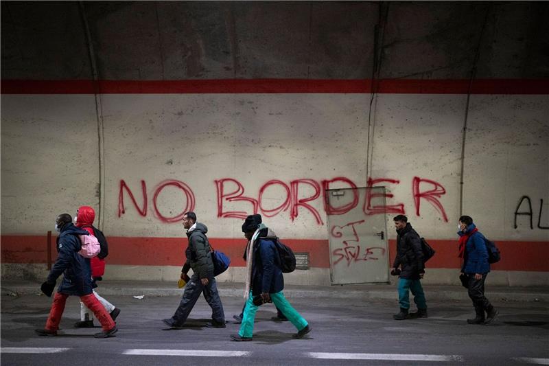Lindner und Faeser für Asyl-Vorprüfung an EU-Außengrenzen Migranten auf dem Weg von Italien nach Frankreich (Archivbild).