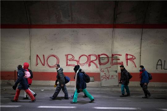 Migranten auf dem Weg von Italien nach Frankreich (Archivbild).