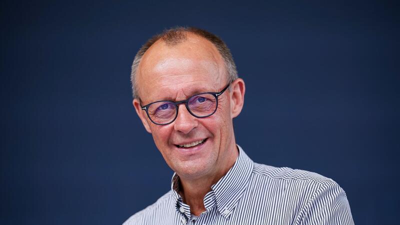 Merz verlangt mehr Führungsverantwortung von Scholz Migration, Bürgergeld, Wirtschaftspolitik: CDU-Chef Merz will, dass Kanzler Scholz solche Themen zur Chefsache erklärt. (Archivbild)