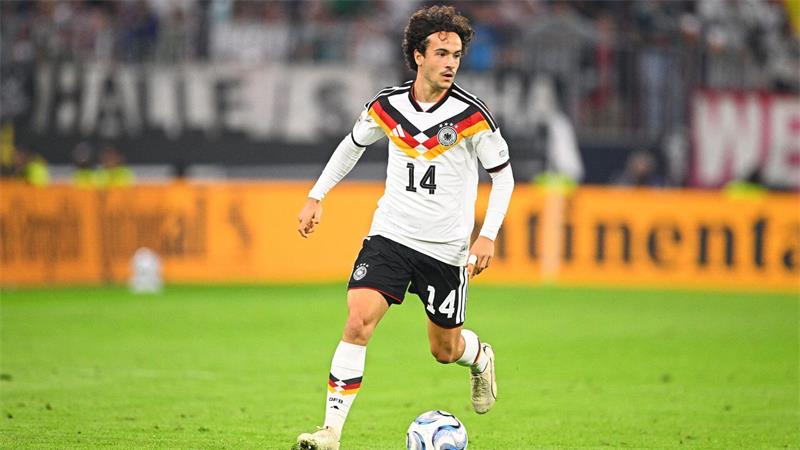 Endlich „Heavy Metal“: Was der erste Sieg für Klopp bedeutet Mika Baur ist der 1.000 Nationalspieler in der DFB-Historie.