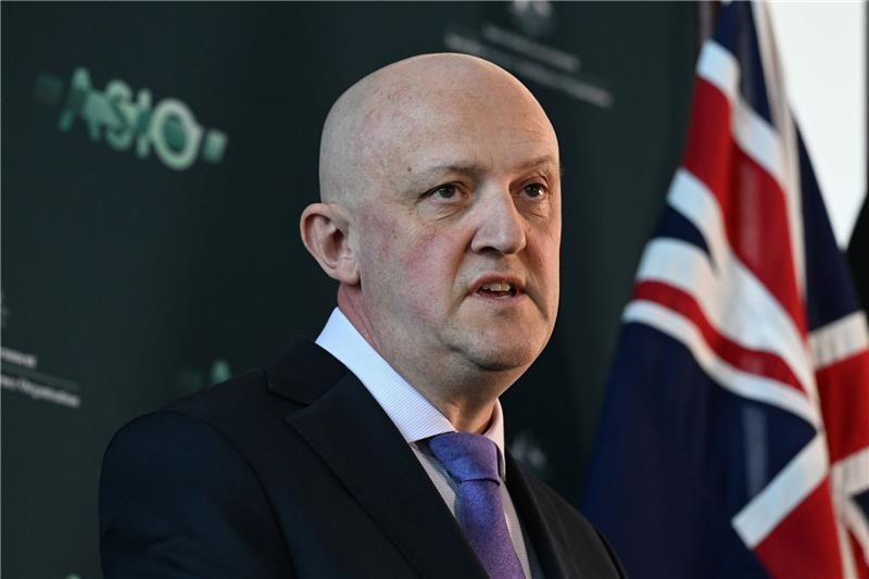 Australien senkt Terrorwarnstufe erstmals seit 2014 Mike Burgess, Generaldirektor der Australian Security Intelligence Organisation ASIO, bei einer Pressekonferenz in Canberra.