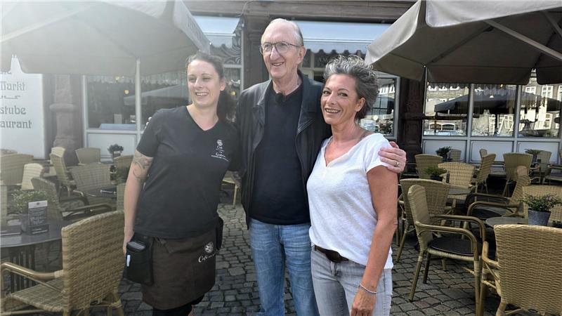 Supernase Mike Krüger dreht für Mario Barth in Goslar Mike Krüger erfüllt in Goslar jeden Fotowunsch.