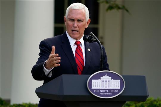 Mike Pence spricht während einer Veranstaltung im Rosengarten des Weißen Hauses.