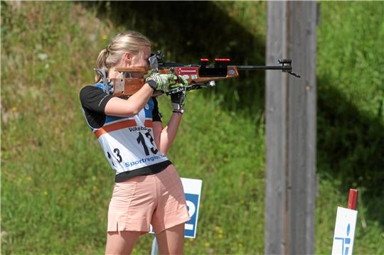 Milena Eimann vom WSV Clausthal-Zellerfeld gewinnt bei den Landesmeisterschaften im Sommerbiathlon im Sprint und Massenstart.  Foto: Gietemann