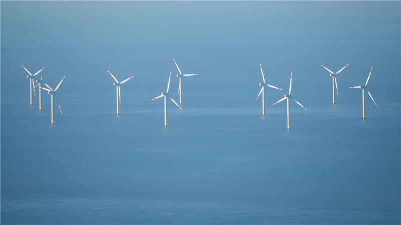Milliardenschwere Windkraftprojekte vor der deutschen Küste könnten wegen geänderter Rahmenbedingungen auf der Kippe stehen. (Archivbild)