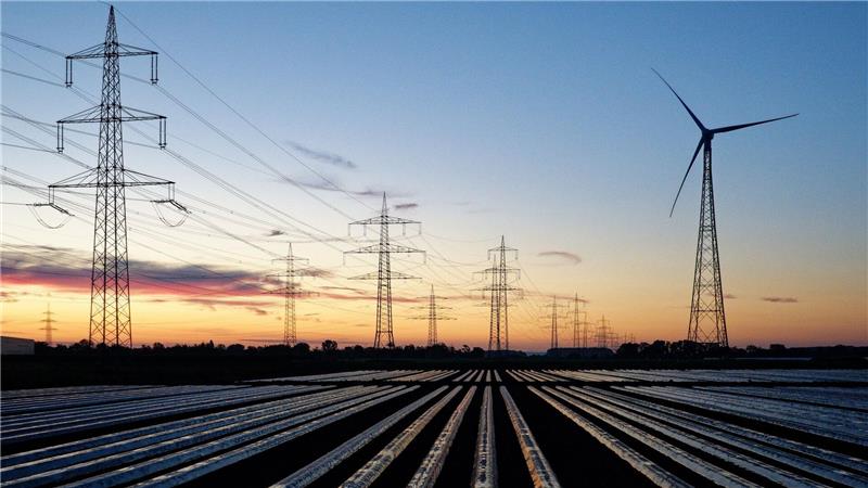 Milliardenteure Entschädigungen für die Abregelung von Wind- und Solaranlagen sollen nach einem Gesetzentwurf sinken. (Symbolbild)