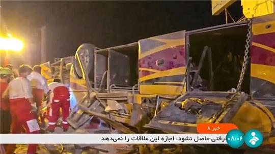 Mindestens 28 Menschen sind bei dem Busunglück im Iran ums Leben gekommen.