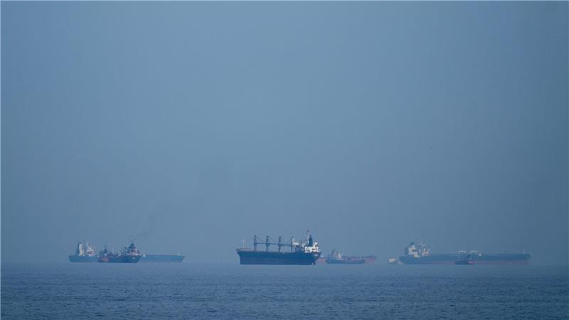 Mindestens 50 Schiffe deutscher Reedereien sollen im Golf festsitzen. (Archivbild)