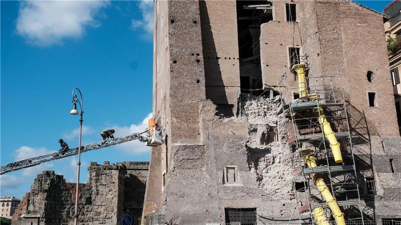 Mindestens ein Arbeiter wurde verletzt.