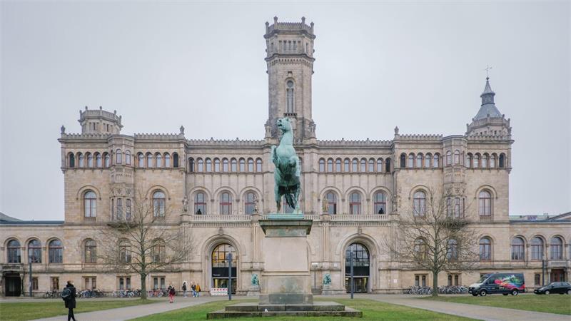 Exzellente Unis im Norden? Wer eine Chance auf den Titel hat Mindestens eine Hochschule aus Niedersachsen soll das Rennen machen - Chancen hat etwa die Leibniz Universität Hannover. (Archivfoto)