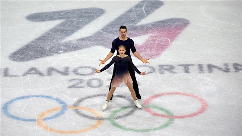 Minerva Hase (v) und Nikita Volodin (h) patzten in der Kür gleich mehrmals.