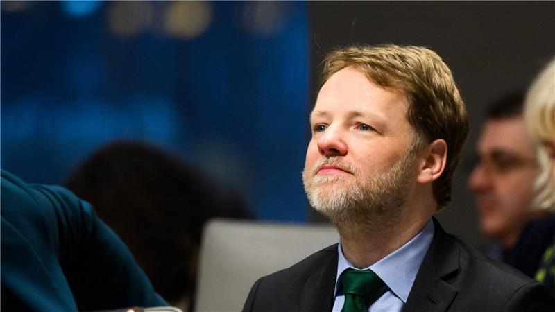 Höhere Steuern für Reiche? Finanzminister für Umverteilung Minister Heere greift in die Steuerdebatte ein und warnt vor überzogenen Erwartungen beim Bürgergeld. (Archivbild)