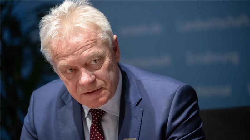 Minister Rainer setzt auf Kostenentlastungen für die Landwirte. (Archivbild)