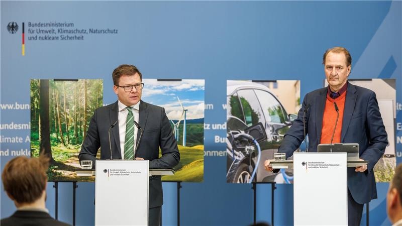 Minister Schneider und UBA-Präsident Messner stellen die Klimabilanz 2025 vor.