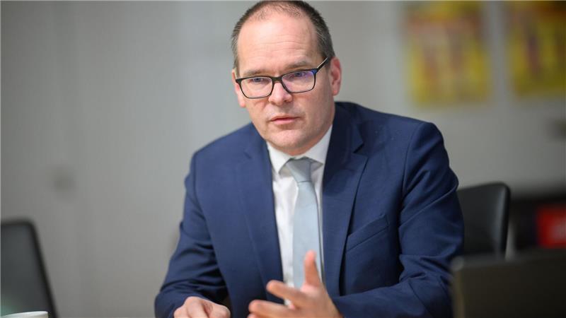 Minister Tonne fordert einen Maßnahmenmix für die Chemieindustrie – mit niedrigeren Energiepreisen, weniger Bürokratie und Schutz vor Dumpingimporten aus China. (Archivbild)