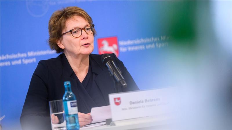 Ministerin Behrens berichtete zuletzt über eine gestiegene Zahl politisch motivierter Straftaten. (Archivbild)