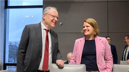 Ministerin Hamburg (r) habe stets Weils pragmatische und umsichtige Art geschätzt. (Archivbild)