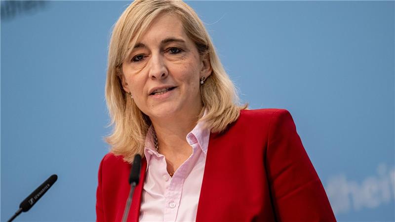 Ministerin Nina Warken warnt vor Gesundheirsrisiken durch Lachgas. (Archivbild)