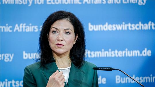 Ministerin Reiche will bei der Energiewende die Kosten auf den Prüstand stellen.