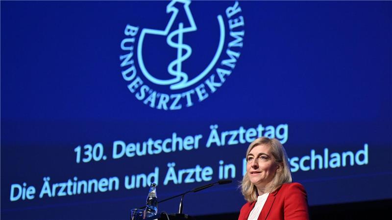 Ministerin Warken verteidigte ihr Sparpaket gegen Kritik der Ärzte.