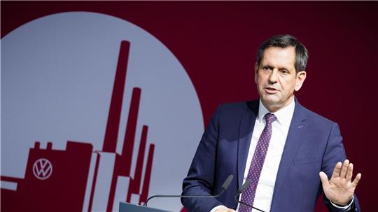 Ministerpräsident Lies hält die vom Bund geplante E-Auto-Förderung für richtig.