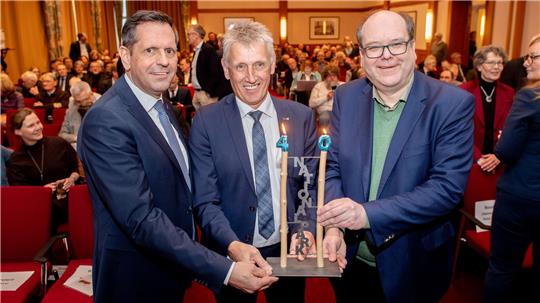 Ministerpräsident Olaf Lies (l), Nationalparkleiter Peter Südbeck (m) und Umweltminister Christian Meyer sprachen bei dem Festakt zum Wattenmeer-Jubiläum. 