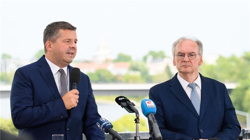 Ära Haseloff endet 2026 – Wahlkampf ohne Amtsinhaberbonus Ministerpräsident Reiner Haseloff hat Sven Schulze als seinen Nachfolger vorgeschlagen.