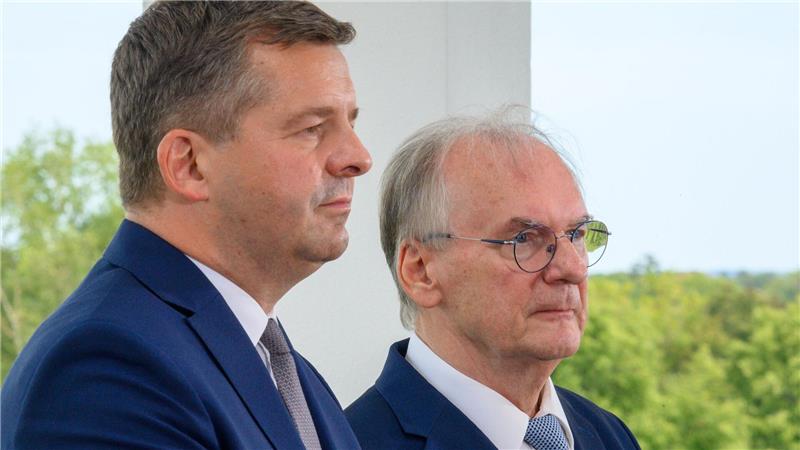 Ministerpräsident Reiner Haseloff scheidet 2026 aus dem Amt, ihm soll Sven Schulze nachfolgen. (Archivbild)