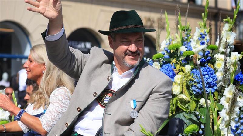 Ministerpräsident Söder kommt erneut in Lederhose.