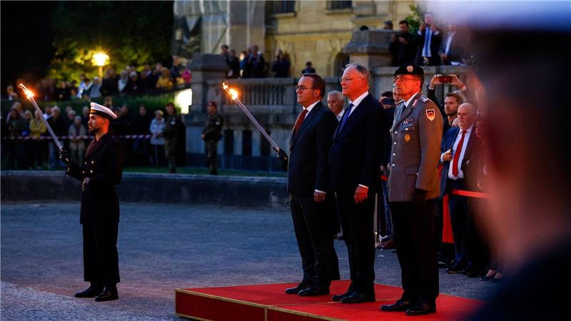 Ministerpräsident Stephan Weil wird feierlich verabschiedet. 