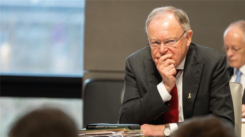 Spagat im Landtag: Nähern sich SPD und CDU an? Ministerpräsident Weil warnt vor einem weiteren Rechtsruck.