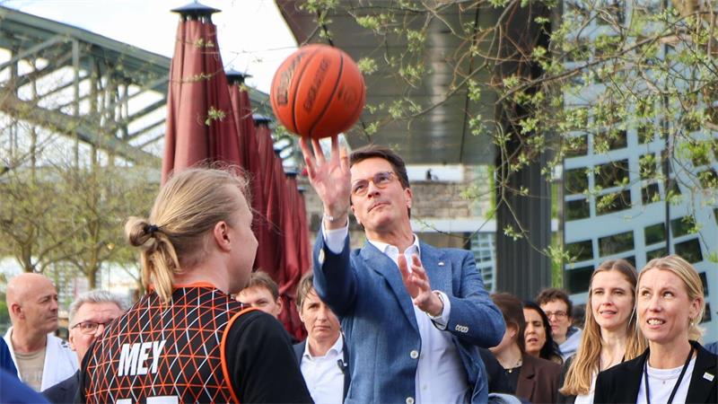 Ohne Berlin: Wo Olympia-Favorit München Schwächen hat Ministerpräsident Wüst hofft auf den Zuschlag für Köln-Rhein-Ruhr. (Archivbild)