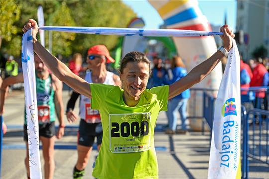Miriam Paurat ist nicht zu schlagen: Im spanischen Badajoz gewinnt sie in persönlicher Bestzeit den Halbmarathon.  Foto: Rodríguez