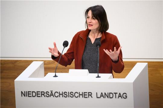 Miriam Staudte (Bündnis 90/Die Grünen), Landwirtschaftsministerin Niedersachsen, spricht im niedersächsischen Landtag.