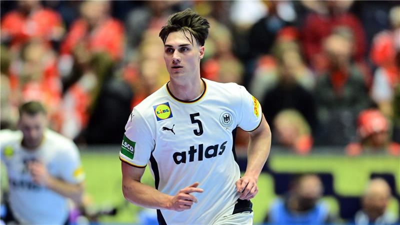 Revanche geglückt: Handballer erhöhen Halbfinal-Chancen Miro Schluroff belebte das deutsche Angriffsspiel.